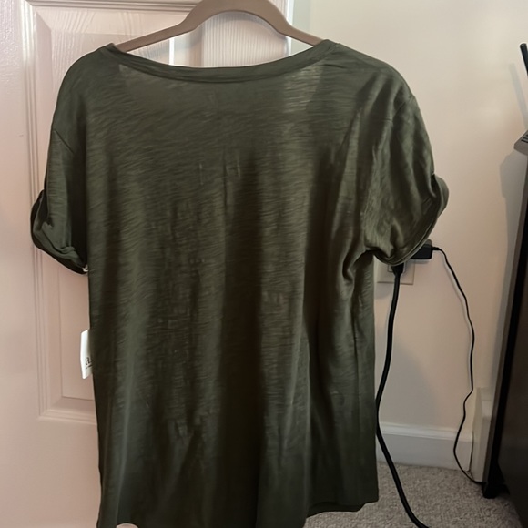 Women’s Tee Size M NWT - Picture 2 of 6